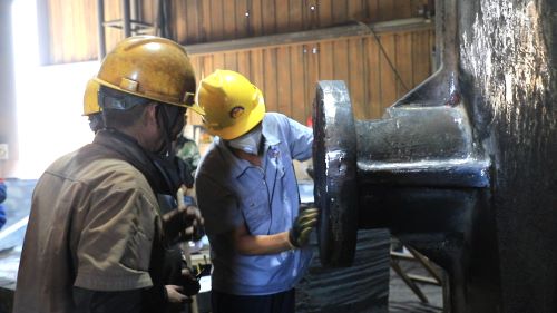 大型鑄造廠騰飛鑄鋼為您解答鑄鋼件輪轂是什么？