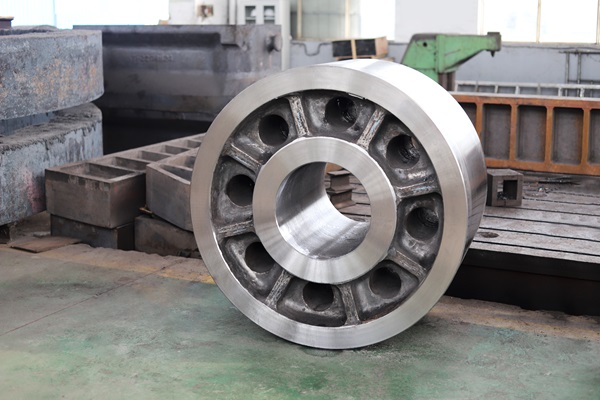 建材行業(yè)大型鑄鋼件托輪怎么選？騰飛鑄鋼為你揭秘